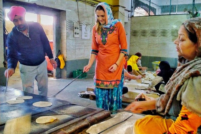 Old Delhi Food-Spice Market-Temples Tour Soon Featured on NETFLIX - The rickshaw ride through Old Delhi