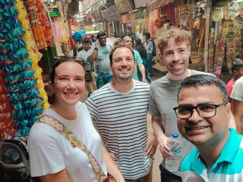 Old Delhi: Spices, Heritage and Bazaars Walking Tour - Meena Bazaar and the Mughal commercial quarter