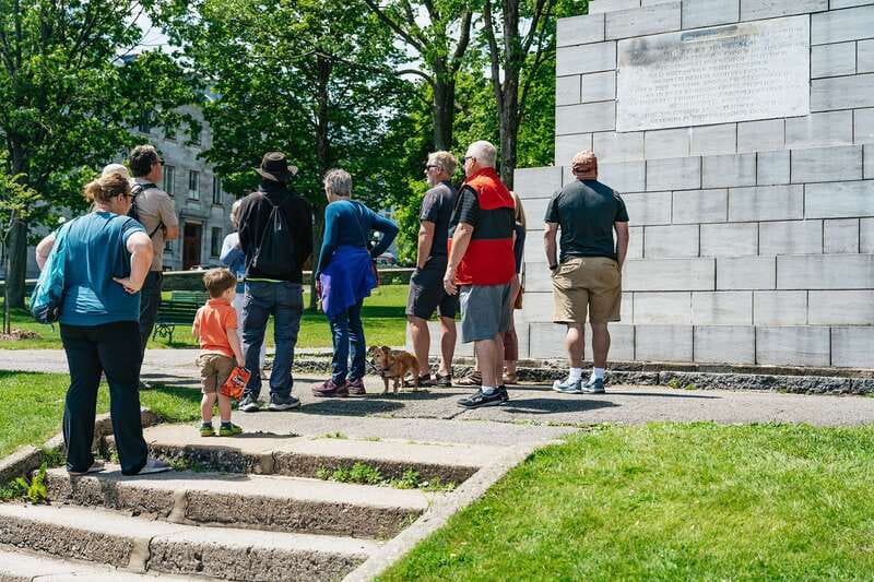 Old Quebec City: Grand Walking Tour with Private Option - What the guides do especially well