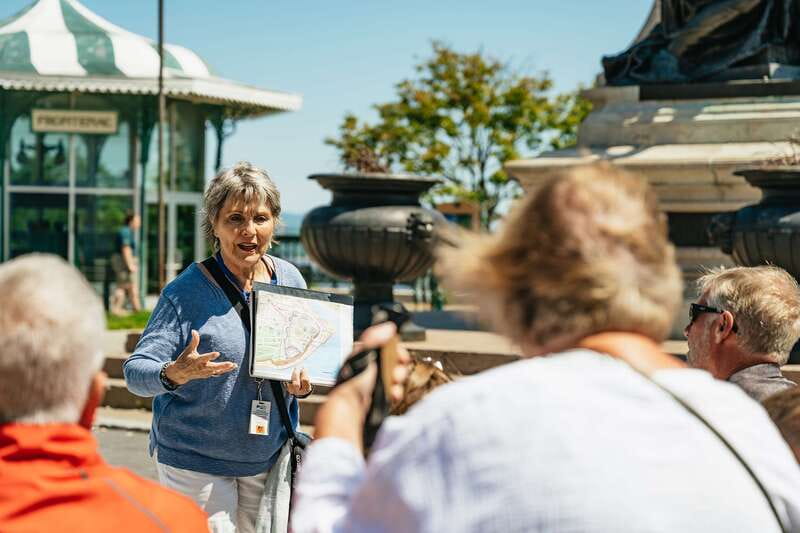 Old Quebec City: Grand Walking Tour with Private Option - Viewpoints, the Ursulines, and the old streets