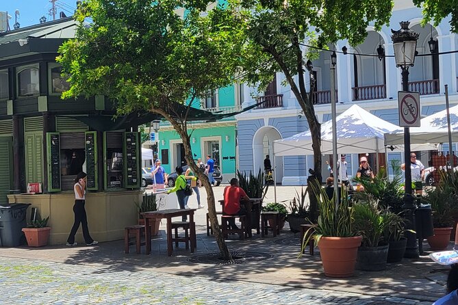 Old San Juan Walking Tour - Calle de la Fortaleza and the character of Old San Juan