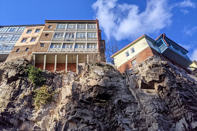 Old Tbilisi Highlights Walking Tour with Wine & 10 Tastings - What the historical and cultural commentary adds