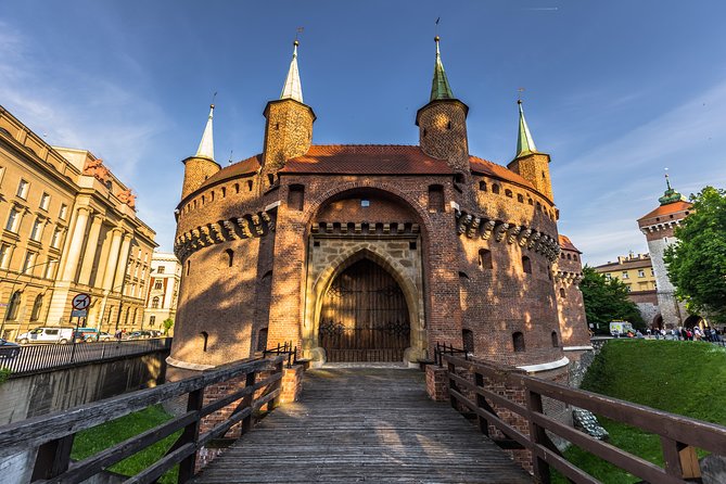 Old Town Krakow & Wawel Castle Walking Tour - Passing through St. Florian’s Gate