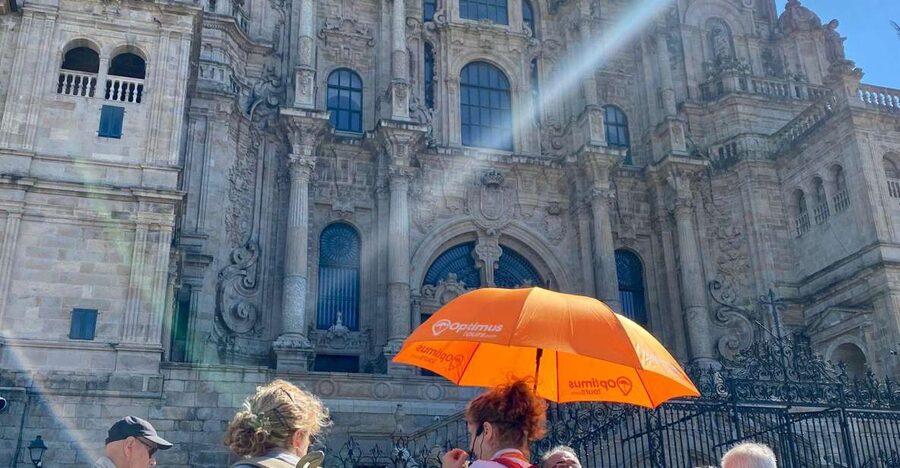 Old town walking tour in a small group - Who should book this Santiago walking tour?
