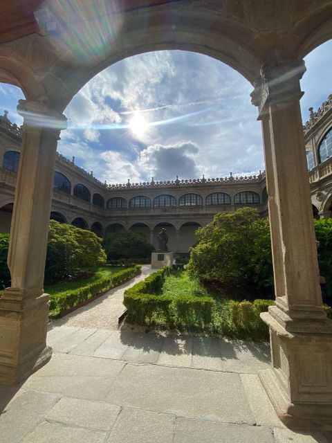 Old town walking tour in a small group - The Cathedral squares: four different views of Santiago