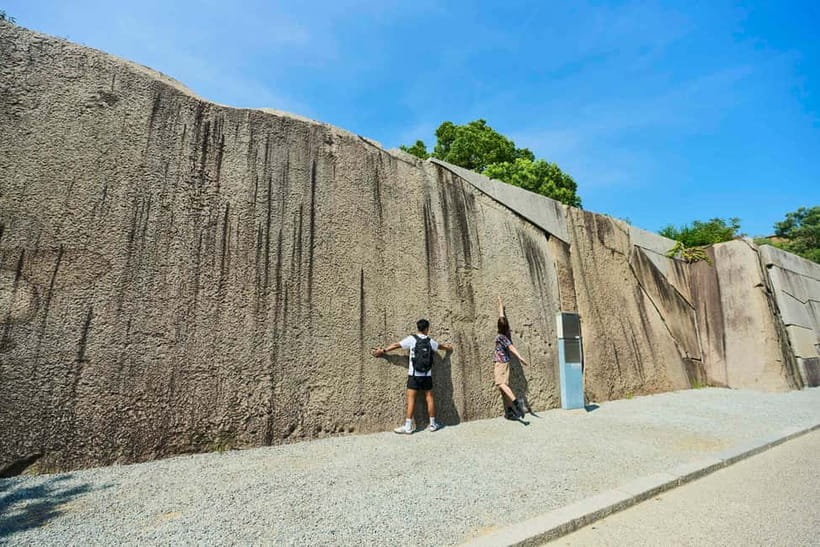 Osaka: Castle History Walking Tour / Castle Tower Admission - Why Osaka Castle needs a guide