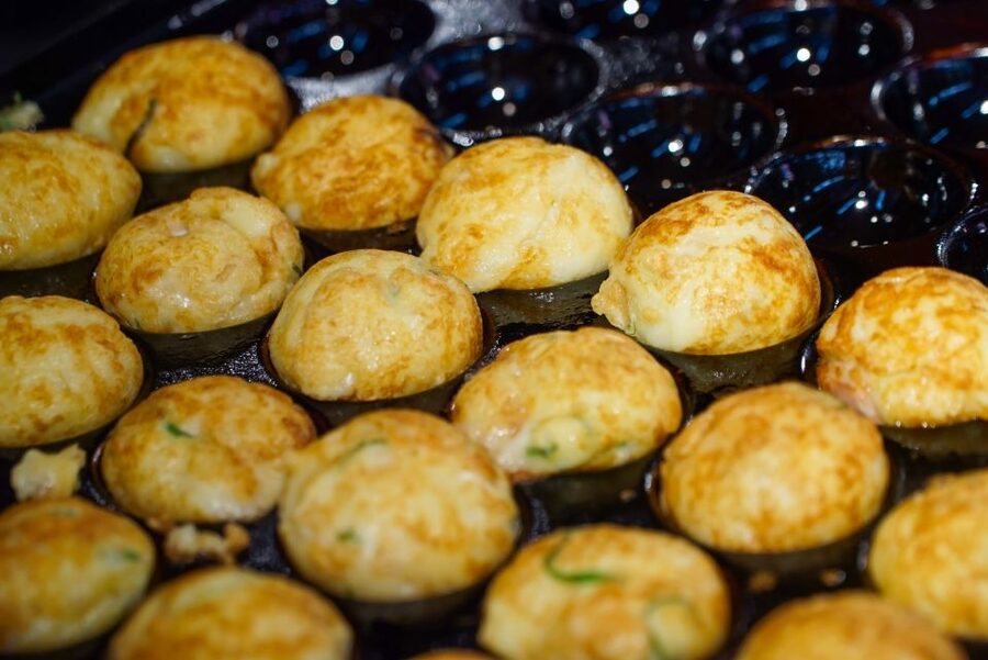 Osaka: Kuromon Market Food Walking Tour (6 stops, 6 tastes) - Sennichimae Doguyasuji and the Osaka kitchen