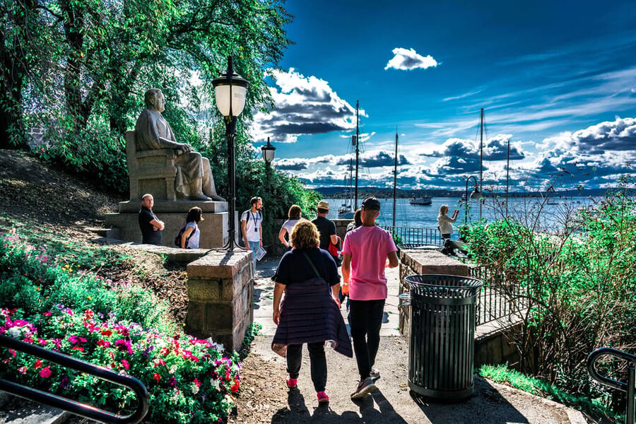 Oslo: Private Walking Tour - Oslo City Hall and the city’s public face