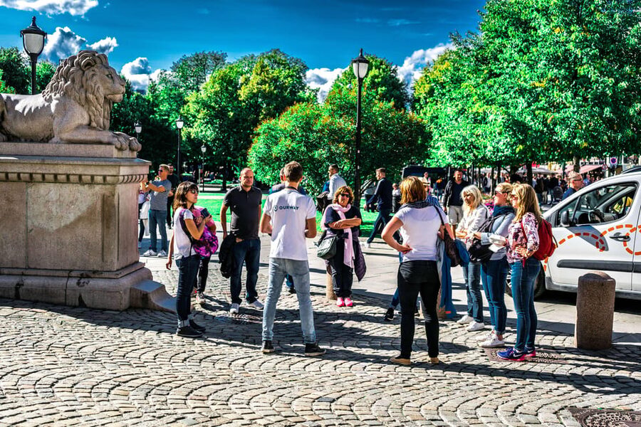 Oslo: Private Walking Tour - The Bank Square and Oslo Stock Exchange