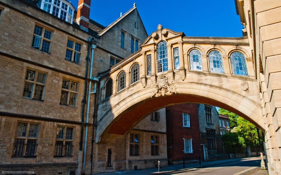 Oxford: University and City Walking Tour with Alumni Guide - The Harry Potter connection, with realistic expectations
