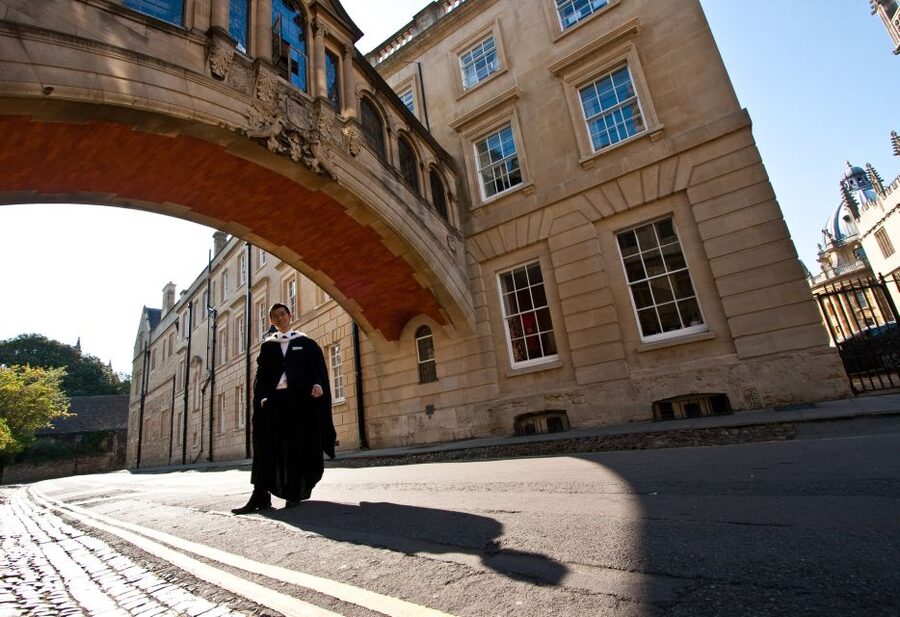 Oxford University: Guided Small Group Walking Tour - At least nine colleges, but not a college checklist