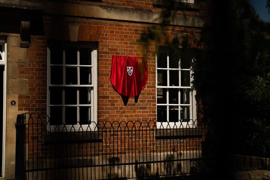 Oxford University: Walking Tour By Alumni™ & New College - Bodleian Library and the Bridge of Sighs