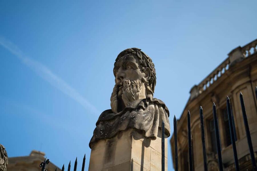 Oxford University: Walking Tour By Alumni™ & New College - All Souls, St Mary’s, and Merton College