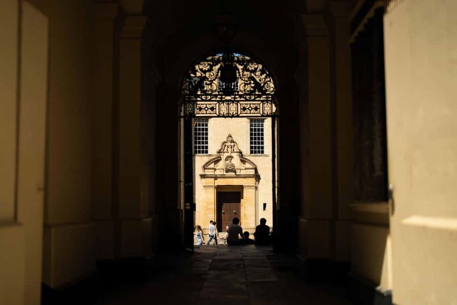 Oxford University: Walking Tour By Alumni™ & New College - Starting at Broad Street
