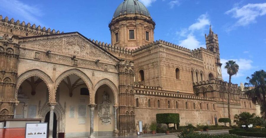 Palermo: Markets and Monuments City Center Walking Tour - Walking through Capo Market