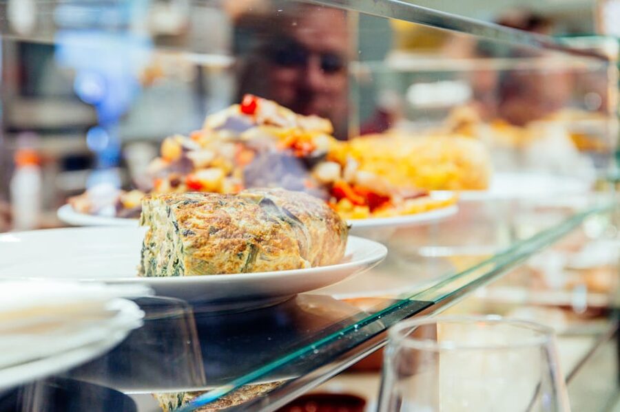 Palma de Mallorca: Foodie Walking Tour of the Old Town - Ensaimada and almond ice cream