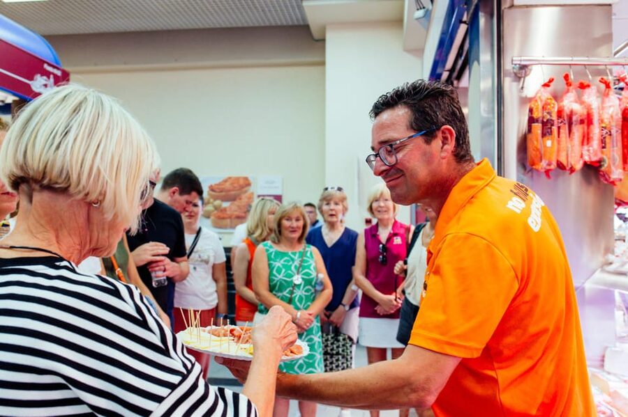 Palma de Mallorca: Foodie Walking Tour of the Old Town - The guides make or break the experience