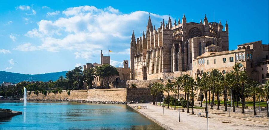 Palma de Mallorca: Walking Tour, Cathedral & Local Tasting - Why this Palma walk works well as a first-day tour