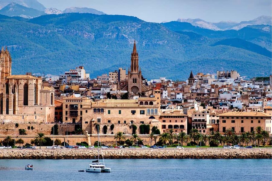 Palma de Mallorca: Walking Tour, Cathedral & Local Tasting - The ensaïmada stop and why it adds value