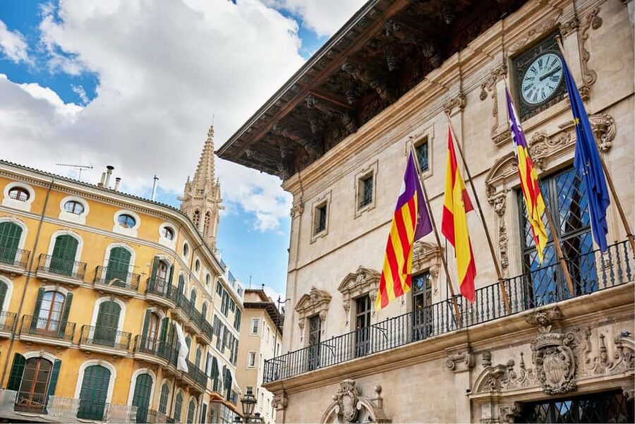 Palma de Mallorca: Walking Tour, Cathedral & Local Tasting - Palma Cathedral, La Seu, as the grand finale