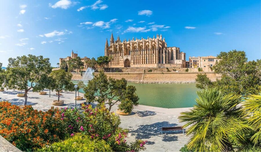 Palma de Mallorca: Walking Tour, Cathedral & Local Tasting - Who should book this walking tour?