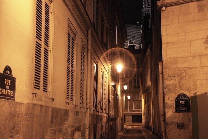 Paris by Night Walking Tour: Ghosts, Mysteries and Legends - Palais de Justice and the spectacle of punishment