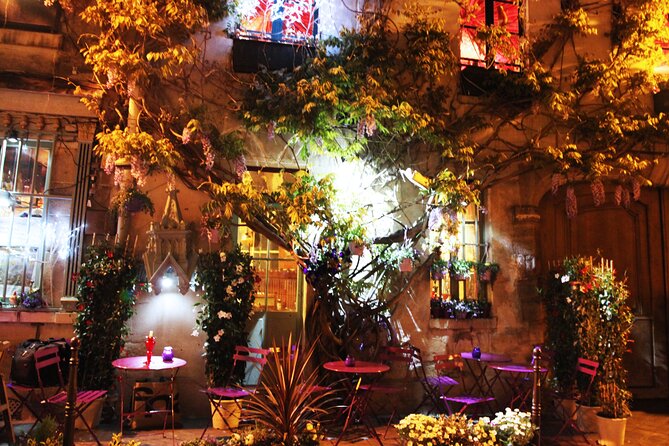Paris by Night Walking Tour: Ghosts, Mysteries and Legends - Place de l’Hôtel de Ville and the final stories