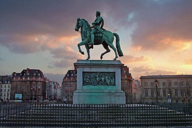 Paris by Night Walking Tour: Ghosts, Mysteries and Legends - Starting at Henri IV beside Pont Neuf