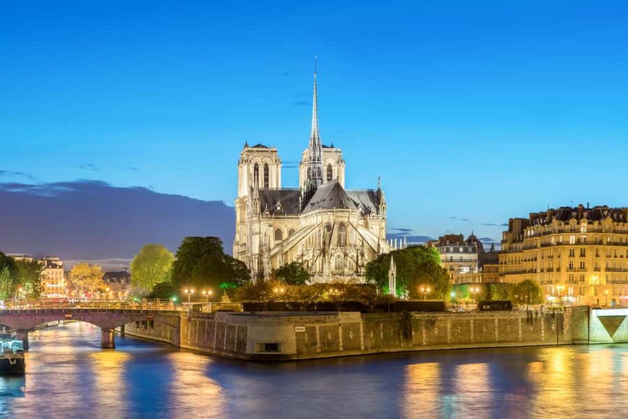 Paris: Early Access Notre Dame Cathedral Walking Tour - Entering restored Notre Dame