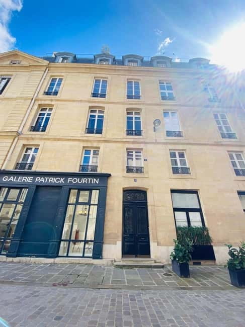 Paris: Emily Filming Locations Walking Tour - Pont Neuf and Pont des Arts