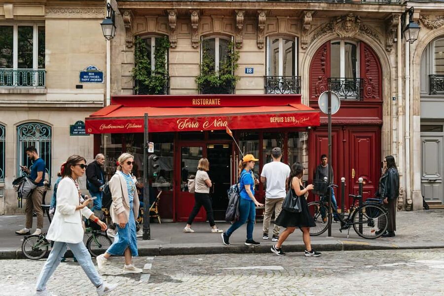 Paris: Emily TV Show Locations Guided Walking Tour - What the guides add beyond the show