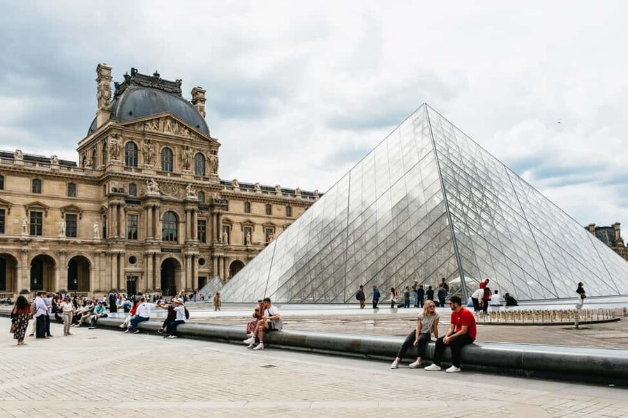 Paris: Emily TV Show Locations Guided Walking Tour - Why this Emily in Paris walk works