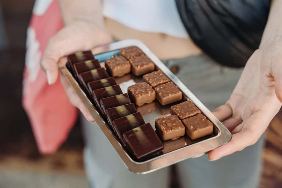Paris: Food and Wine Tasting Walking Tour in Le Marais - What the guides add to the experience