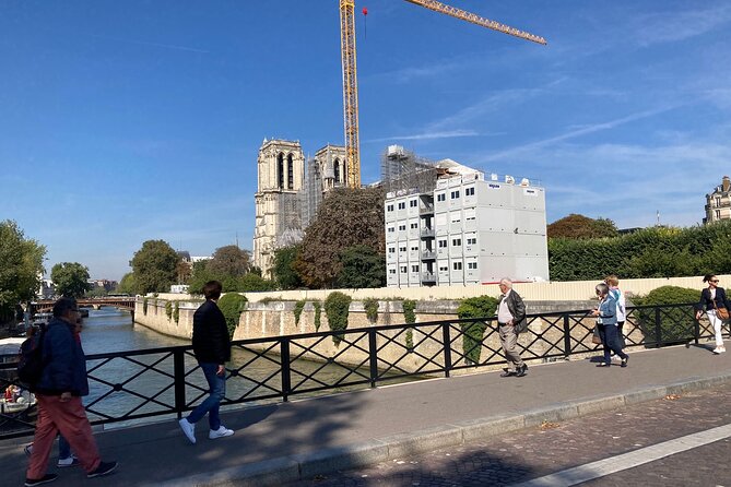 Paris Île de la Cité and Notre-Dame Walking Tour With Crypt - Notre-Dame from the outside