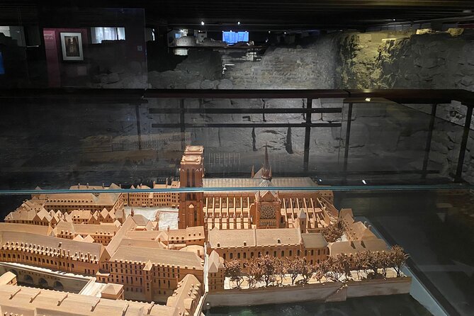 Paris Île de la Cité and Notre-Dame Walking Tour With Crypt - Finishing below the cathedral in the Archaeological Crypt