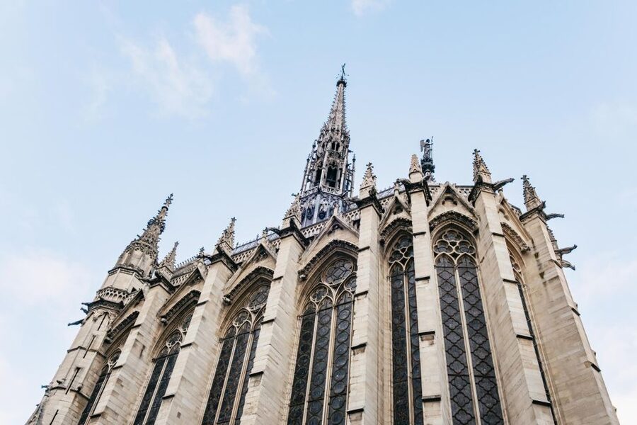 Paris: Ile de la Cité Walking Tour with Sainte-Chapelle - The flower market and the approach to Sainte-Chapelle