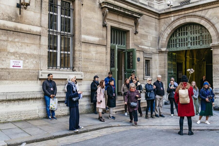 Paris: Ile de la Cité Walking Tour with Sainte-Chapelle - The Conciergerie, from royal palace to prison