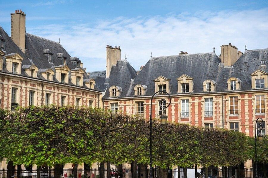 Paris: Le Marais Highlights Guided Small Group Walking Tour - Medieval Paris at the Philippe Auguste wall