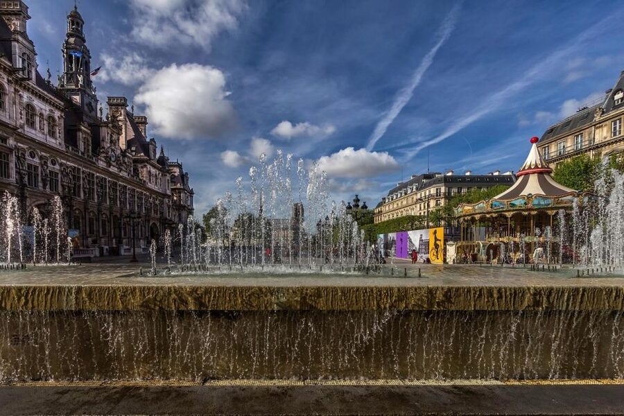 Paris: Le Marais Highlights Guided Small Group Walking Tour - Hôtel de Sens and royal stories in stone