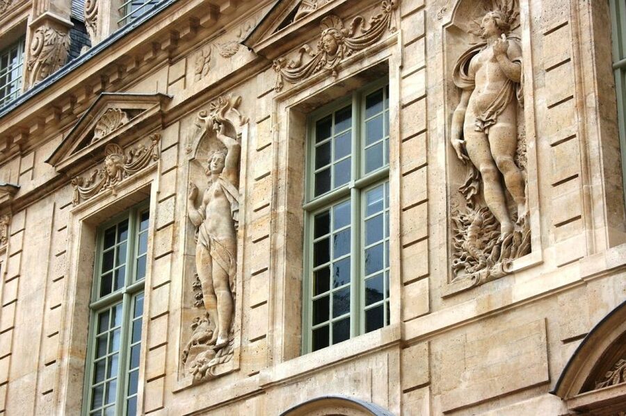 Paris: Le Marais Highlights Guided Small Group Walking Tour - Rue des Rosiers and the Jewish quarter