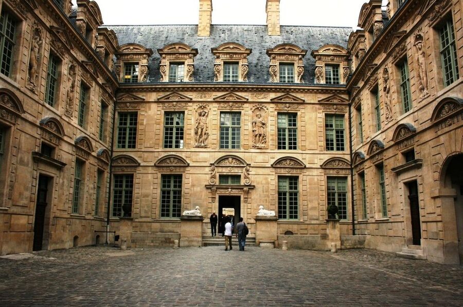Paris: Le Marais Highlights Guided Small Group Walking Tour - What the $58 price gets you