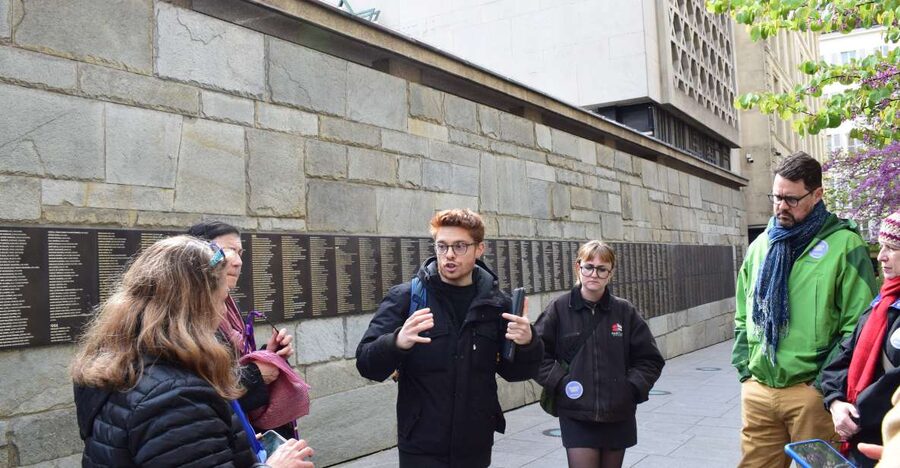 Paris: Le Marais & Montmartre Jewish History Walking Tour - Le Marais: streets, community, and memory