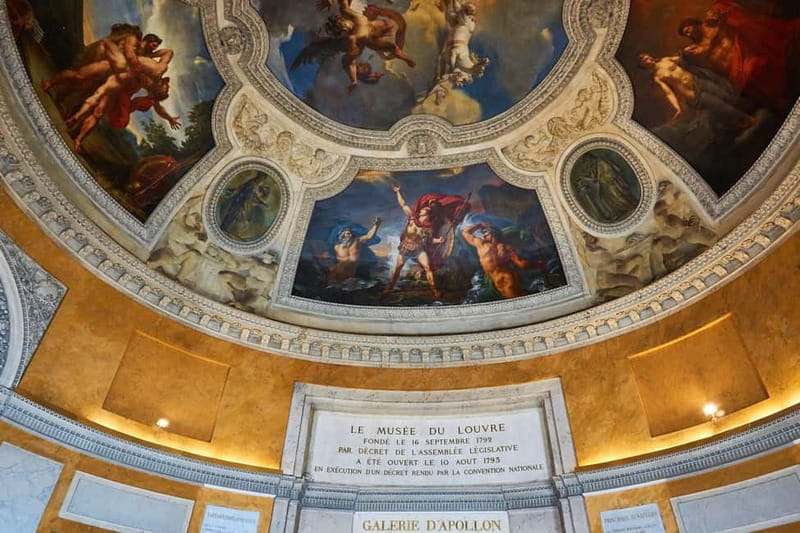 Paris: Louvre Museum Entry Ticket and Garden Walking Tour - Returning to the Louvre for timed admission