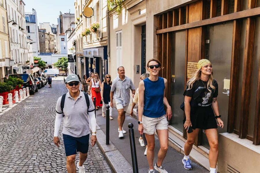 Paris: Montmartre Cheese, Wine & Pastry Guided Walking Tour - The guides make the difference