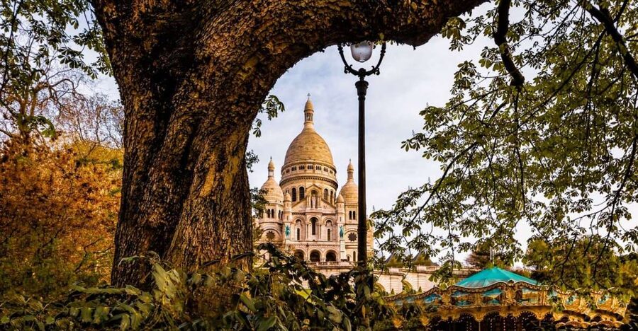 Paris: Montmartre Culture and Local Pastries Walking Tour - Place du Tertre and the working face of the district