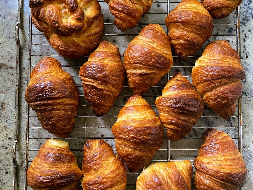 Paris: Montmartre Culture and Local Pastries Walking Tour - Pastry stops with an important catch