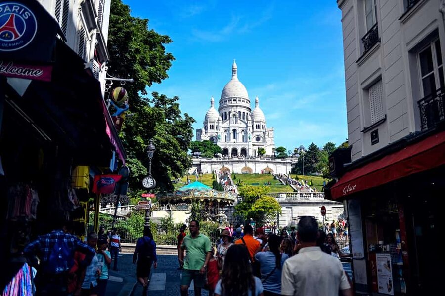 Paris: Montmartre Food Tasting Walking Tour with Secret Dish - Starting at Anvers or Abbesses