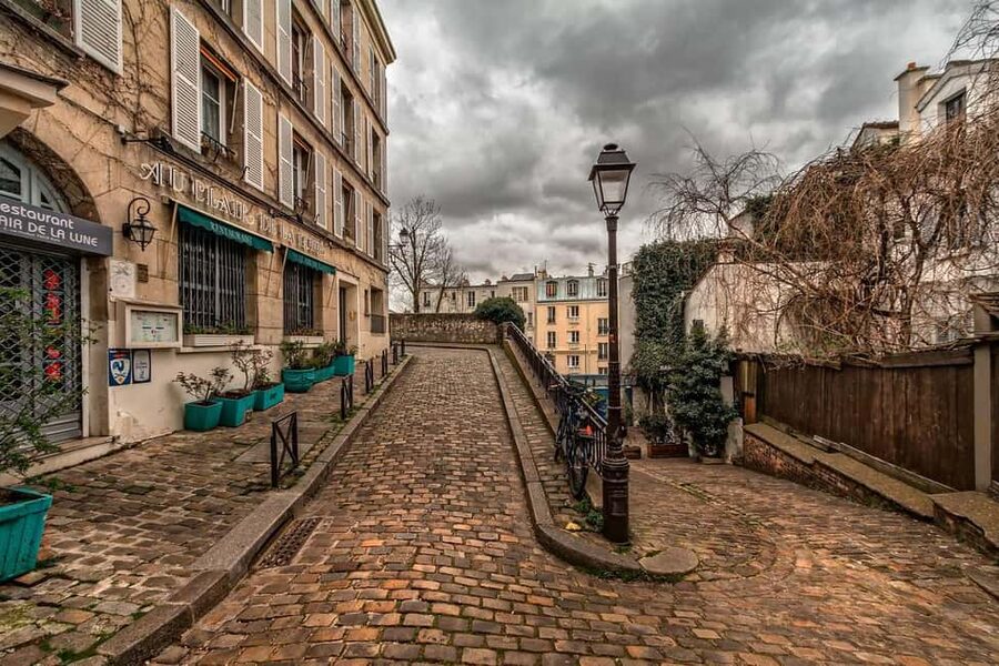 Paris: Montmartre hidden gems walking Tour with Local Guide - Picasso’s studio and the artists behind the legend