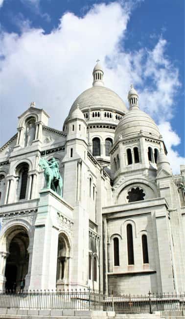 Paris: Montmartre hidden gems walking Tour with Local Guide - Guides who make the difference