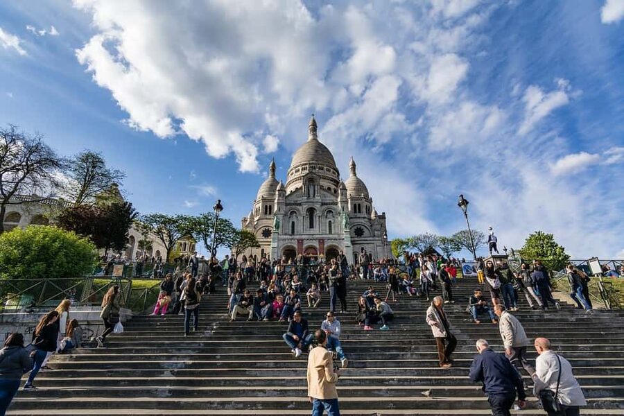 Paris: Montmartre hidden gems walking Tour with Local Guide - Starting at Sacré-Cœur and Place Saint-Pierre